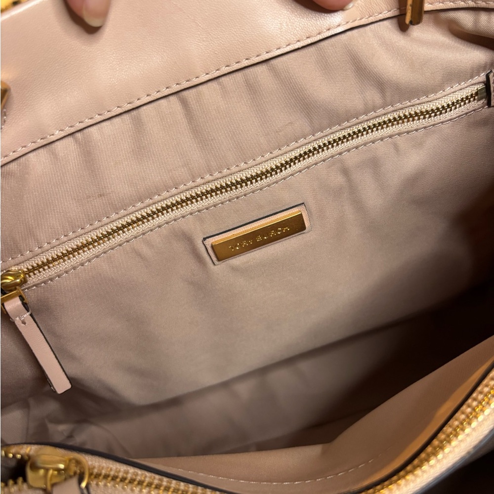 Tory Burch Fleming Soft Quilted Leather Tote – Chain Strap – Blush w/ Dust bag - Picture 9 of 10